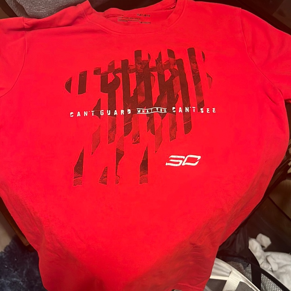 Buys under armour T-shirt